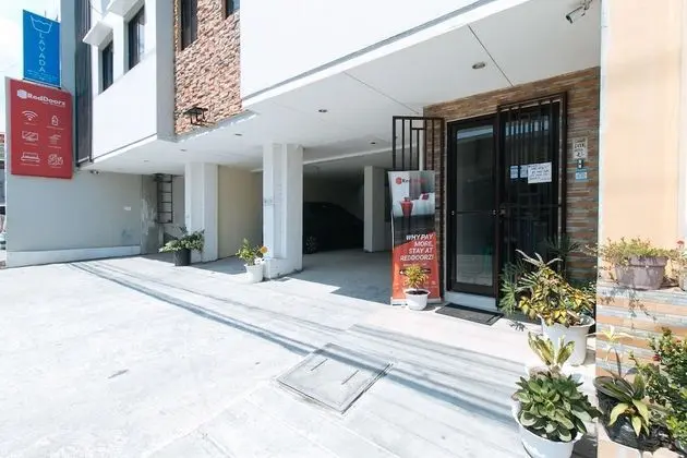 RedDoorz near SM Bicutan - Dış Mekan