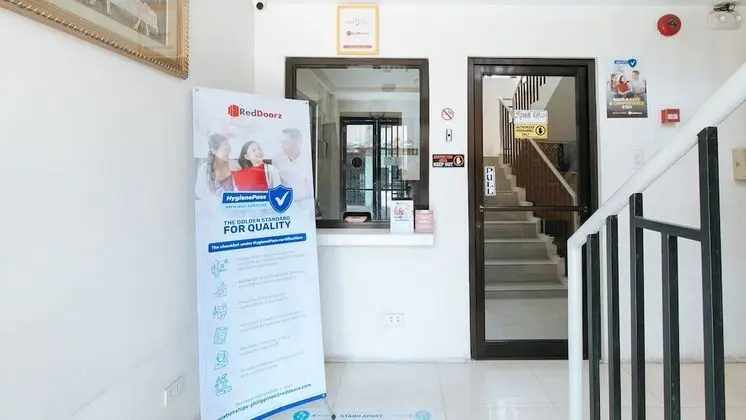 RedDoorz near SM Bicutan - Lobi