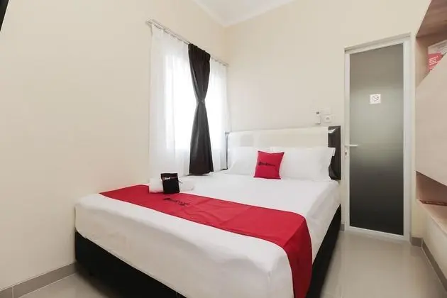 RedDoorz near Soekarno Hatta Airport
