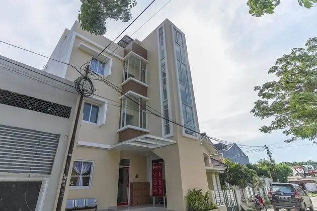 RedDoorz near Soekarno Hatta Airport - Dış Mekan