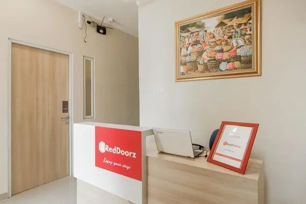 RedDoorz near Soekarno Hatta Airport - Lobi