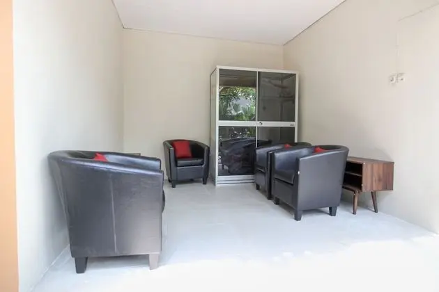 RedDoorz near Solo Balapan Station 2 - Dış Mekan