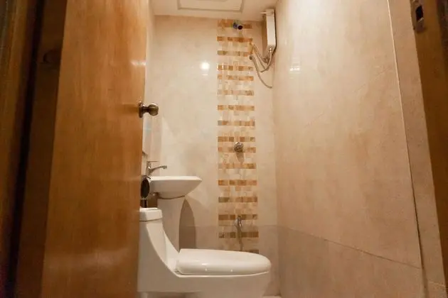 RedDoorz near Starmall Alabang - Banyo Tipleri