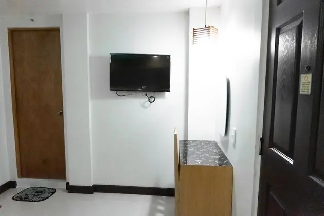 RedDoorz near Starmall Alabang - Oda
