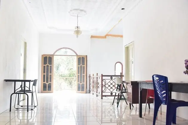 RedDoorz near Sultan Hasanuddin Airport 2 - İç Mekan