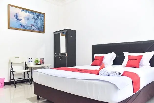 RedDoorz near Sultan Hasanuddin Airport 2 - Öne Çıkan Resim