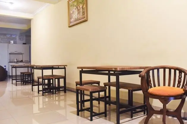 RedDoorz near Surabaya Town Square