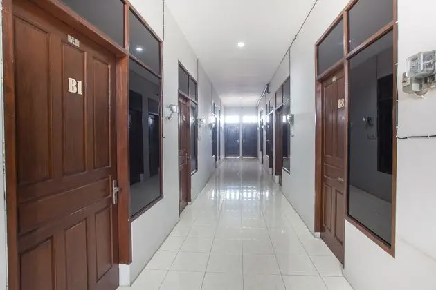 RedDoorz near Taman Flora