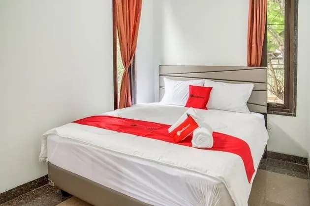 RedDoorz near Taman Mini Jakarta - Öne Çıkan Resim