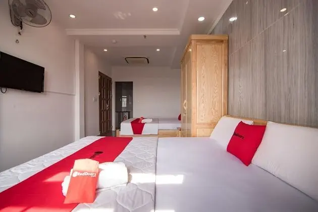 Reddoorz near Tan Son Nhat Golf 2