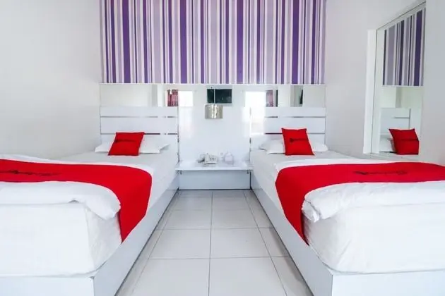 RedDoorz near Terminal Batu Ampar - Oda