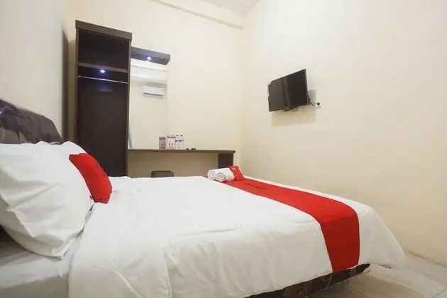 RedDoorz near Terminal Bungur Asih