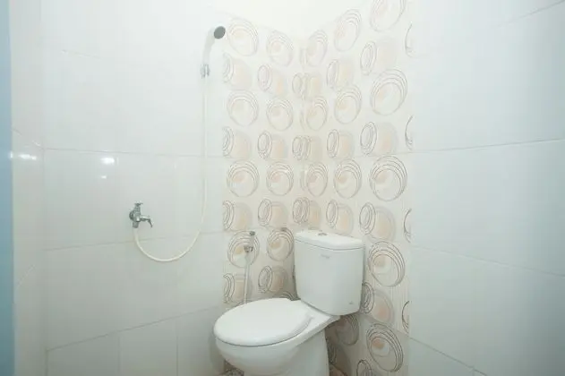 RedDoorz near Terminal Bungur Asih - Banyo Tipleri