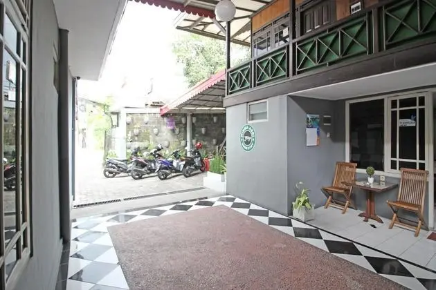 RedDoorz near Terminal Condong Catur