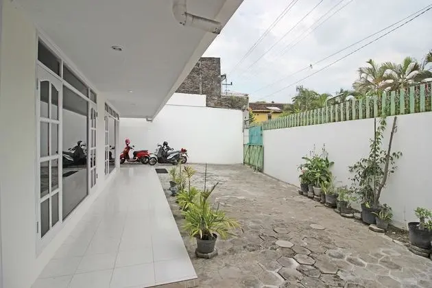 RedDoorz near Terminal Tirtonadi