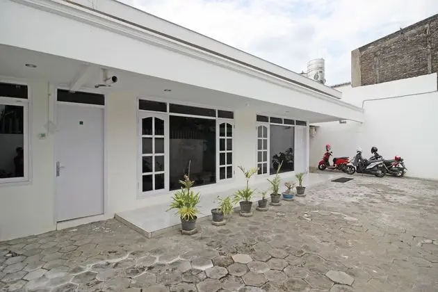 RedDoorz near Terminal Tirtonadi - Öne Çıkan Resim