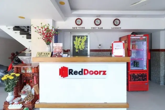 RedDoorz near Tran Nao Street - Lobi