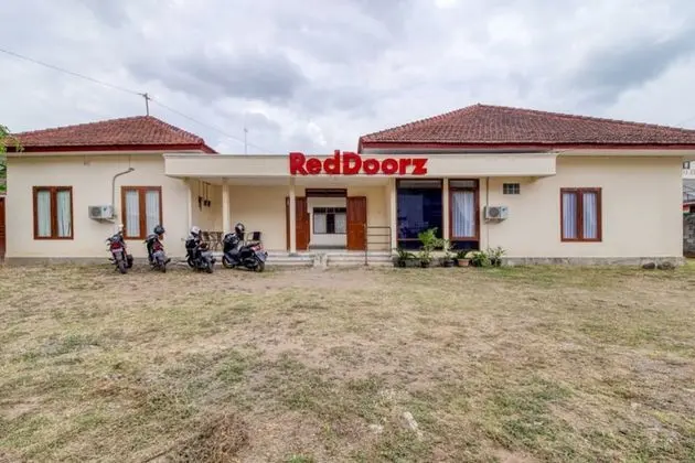 RedDoorz near Universitas Gajah Mada - Dış Mekan