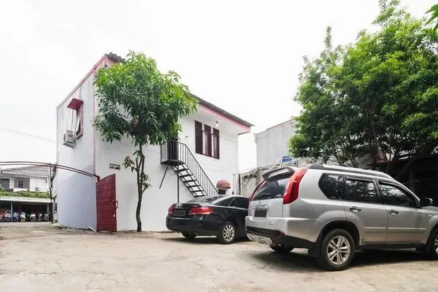 RedDoorz near Universitas Pamulang - 1