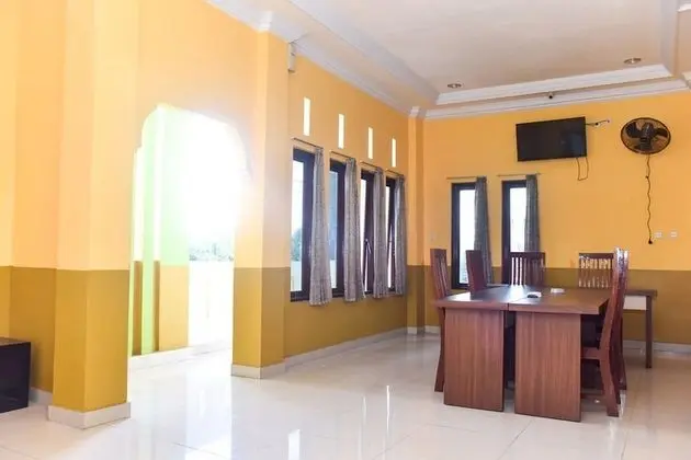 RedDoorz near Universitas Pattimura Ambon - Lobi