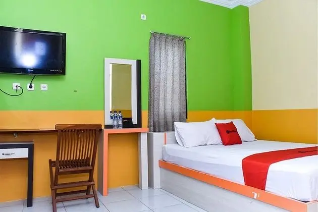 RedDoorz near Universitas Pattimura Ambon - Oda