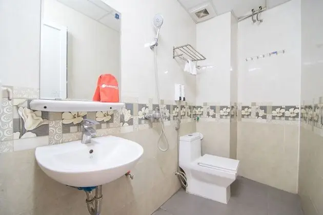 RedDoorz near Vietnam France Hospital - Banyo Tipleri