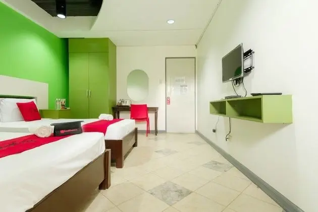RedDoorz near Waltermart Subic - Oda
