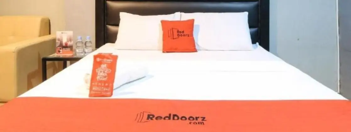 RedDoorz @ P Florentino Street Sampaloc Manila - Öne Çıkan Resim