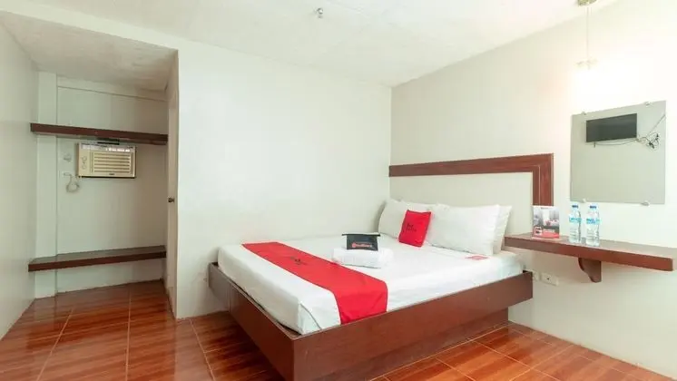RedDoorz @ Paterno Street Tacloban