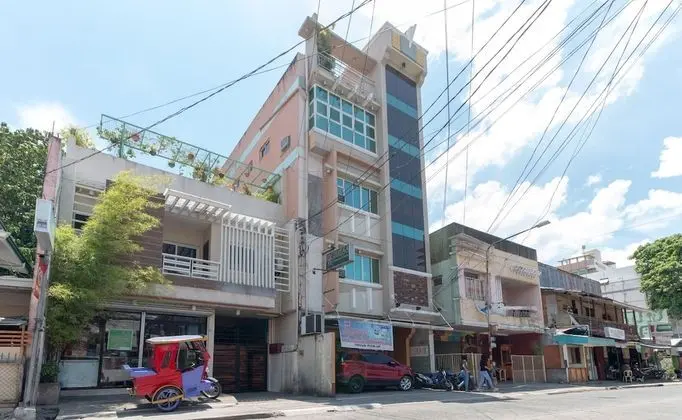 RedDoorz @ Paterno Street Tacloban