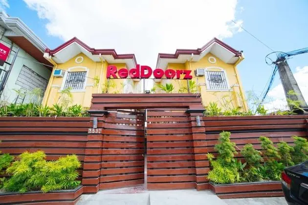 RedDoorz Plus @ A Santos Road Angeles City
