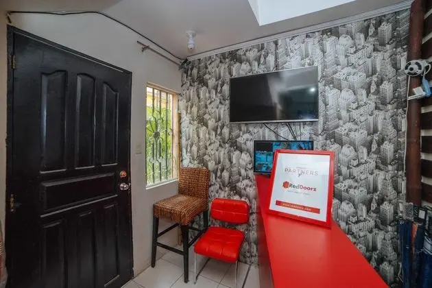 RedDoorz Plus @ A Santos Road Angeles City - Lobi
