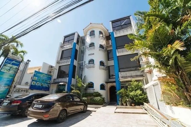 RedDoorz Plus @ Aguirre Avenue BF Homes - Dış Mekan