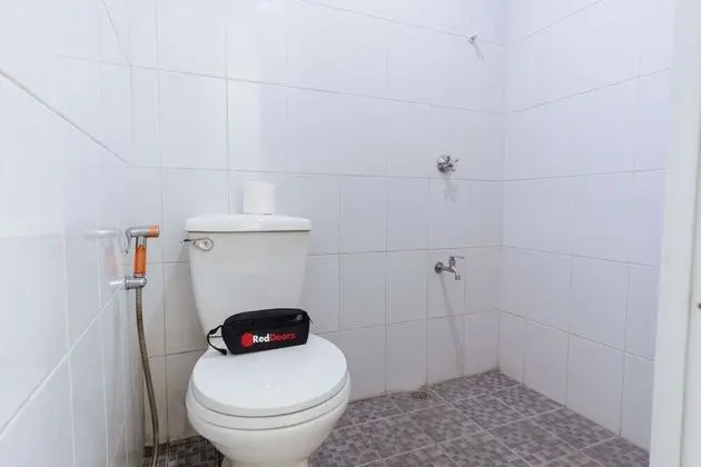 RedDoorz Plus @ Aurora Hill Baguio - Banyo Tipleri