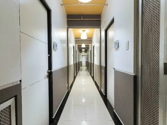 RedDoorz Plus @ Banawe Quezon City Weekly Stay - İç Mekan