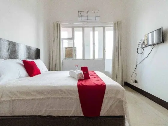RedDoorz Plus @ Banawe Quezon City Weekly Stay - Oda