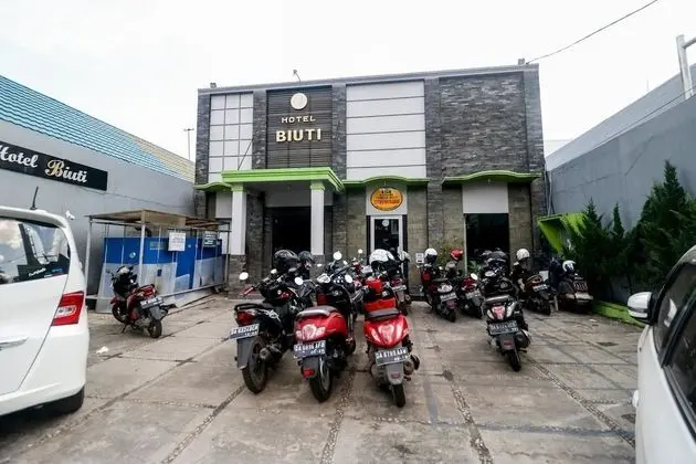 RedDoorz Plus @ Banjarmasin Tengah - Dış Mekan