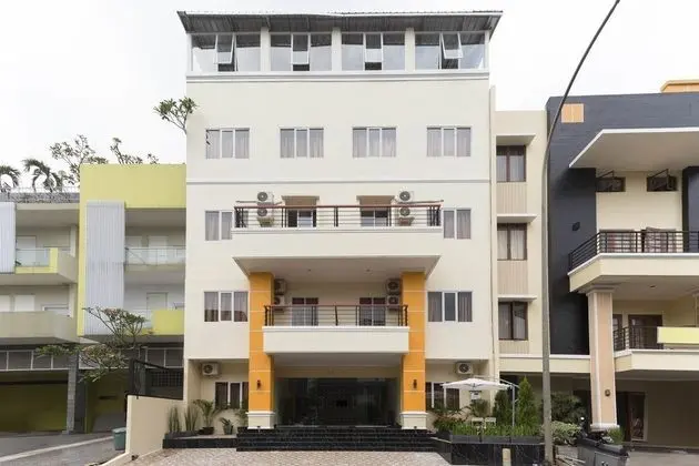 RedDoorz Plus @ Boulevard Residence BSD