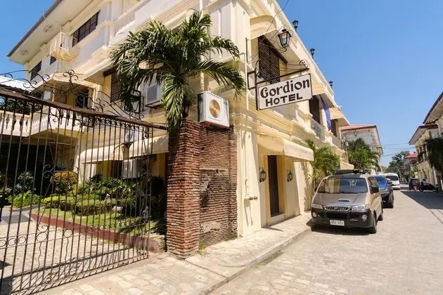 RedDoorz Plus @ Calle Crisologo Vigan - Dış Mekan