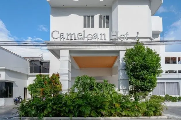 RedDoorz Plus @ Cameloan Hotel Palu - Dış Mekan