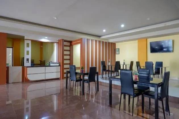 RedDoorz Plus @ Cameloan Hotel Palu - İç Mekan