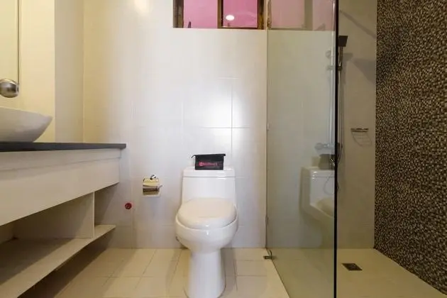 RedDoorz Plus @ Casino Street Makati - Banyo Tipleri