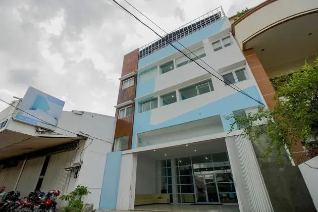 RedDoorz Plus @ Catania Soma Rajawali