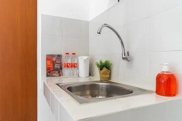 RedDoorz Plus @ EcoHome Citra Raya Tangerang - Oda