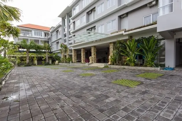 RedDoorz Plus @ Gunung Salak Street - Dış Mekan