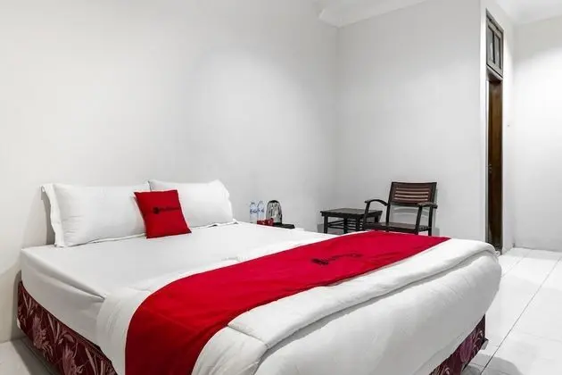 RedDoorz Plus @ Gunungsari Surabaya - Öne Çıkan Resim