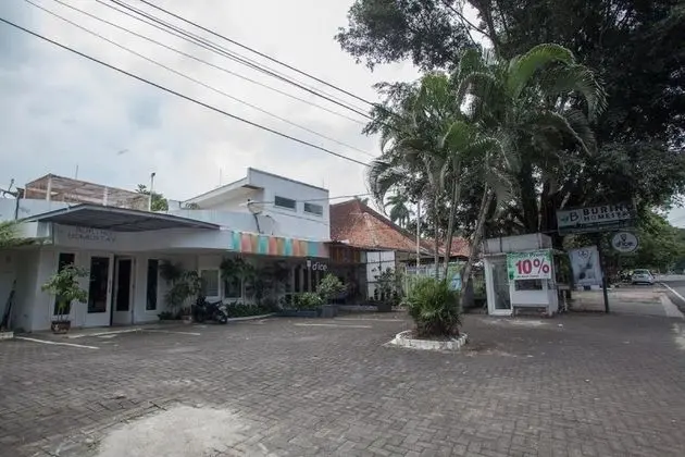 RedDoorz Plus @ Idjen Boulevard Malang - Dış Mekan