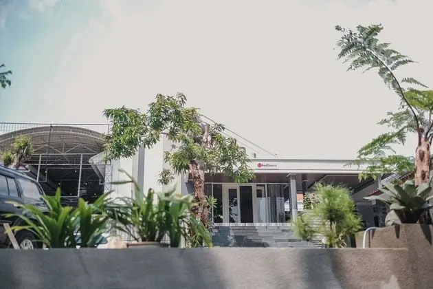 RedDoorz Plus @ Jalan Dr. Cipto Mangunkusumo Lampung - Dış Mekan