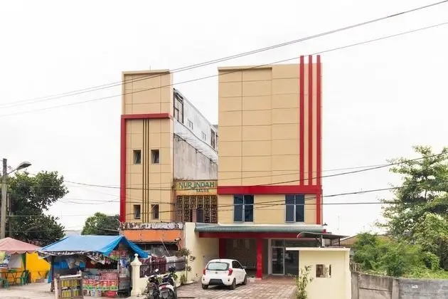 RedDoorz Plus @ Jalan Gatot Subroto Medan