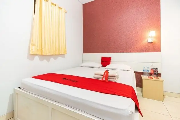RedDoorz Plus @ Jalan Pumorow Manado - Öne Çıkan Resim